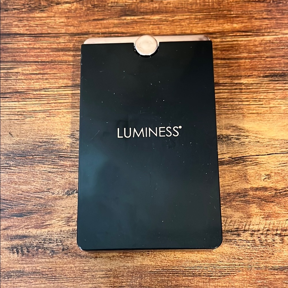 Luminess Alluring Lip/Eye Compact